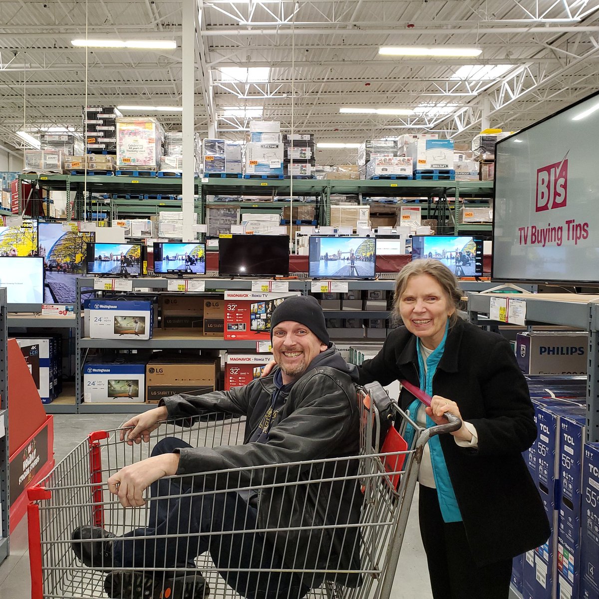 Finster212's tweet photo. Christmas shopping with mom. #MerryChrismas https://t.co/QY0Y1y5URA