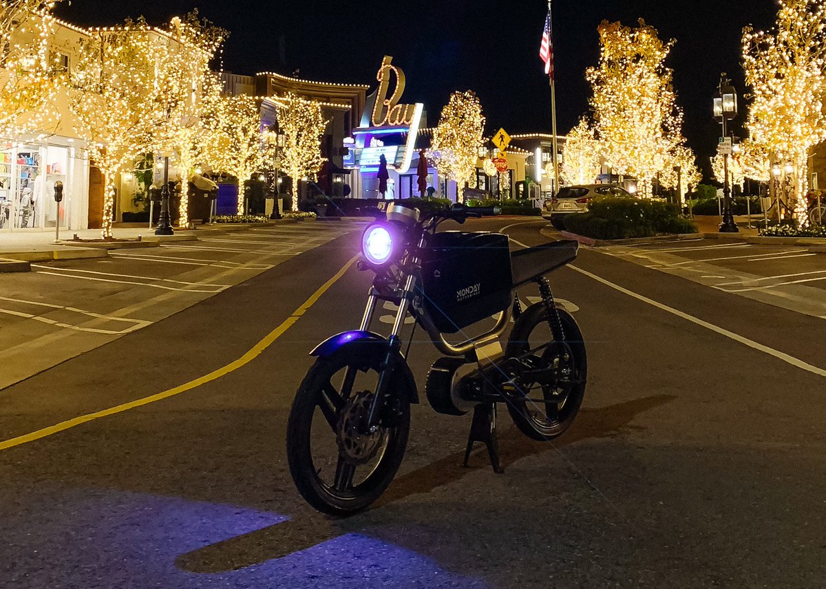 Oh, what fun it is to ride...electric! ⚡️The Monday Motorbikes team wishes you and yours a very merry Christmas! 🎄🎁