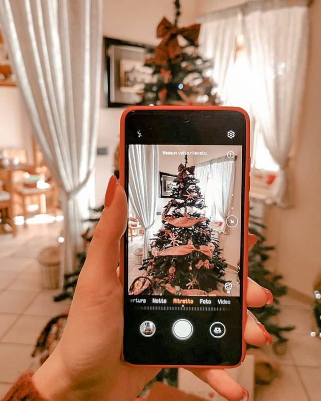 igers_messina's tweet photo. “Ho sempre amato il natale, sin da piccola.
Per me è una delle più belle feste in assoluto.
Il natale è calore, famiglia, unione..
Il natale è avere accanto le persone che realmente ti vogliono bene. 
Alla fine per essere felici basta poco, il "troppo" n… https://t.co/KKc3i8TAPM https://t.co/S6CGTy238Z