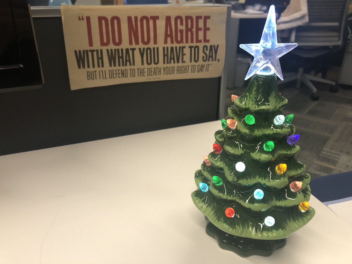 ReneeInSC's tweet photo. Dog & desk are decked out for Christmas! ❤️🐾🎄🎅🏼🎁
Merry #DailyDusty! https://t.co/mRO6bWCZGF