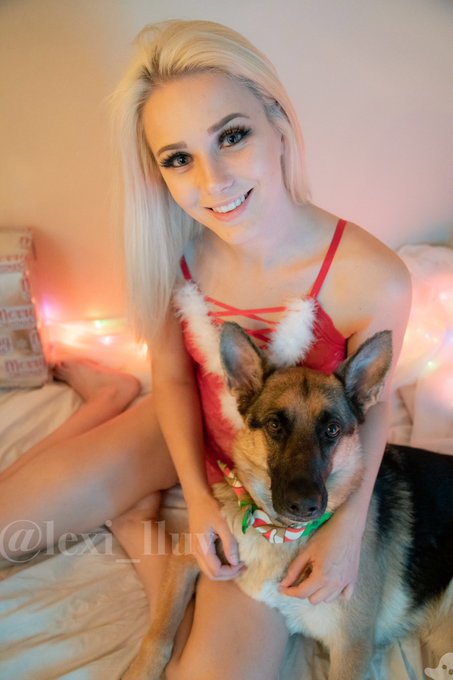 Merry Christmas to the best cam fam out there ❤️🎄⭐️ thanks for all the love laughter and sexy stuff all<a href="/tag/ynotcammunity"class="tags"><span>#ynotcammunity</span></a>