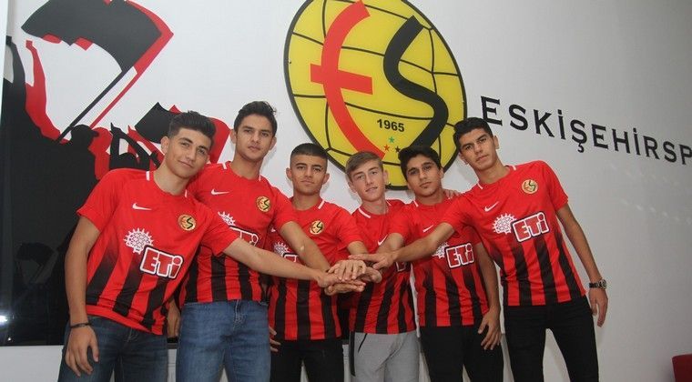 Altyapıdan yetişen 6 oyuncumuz profesyonel oldu 

buff.ly/2PUcLgI