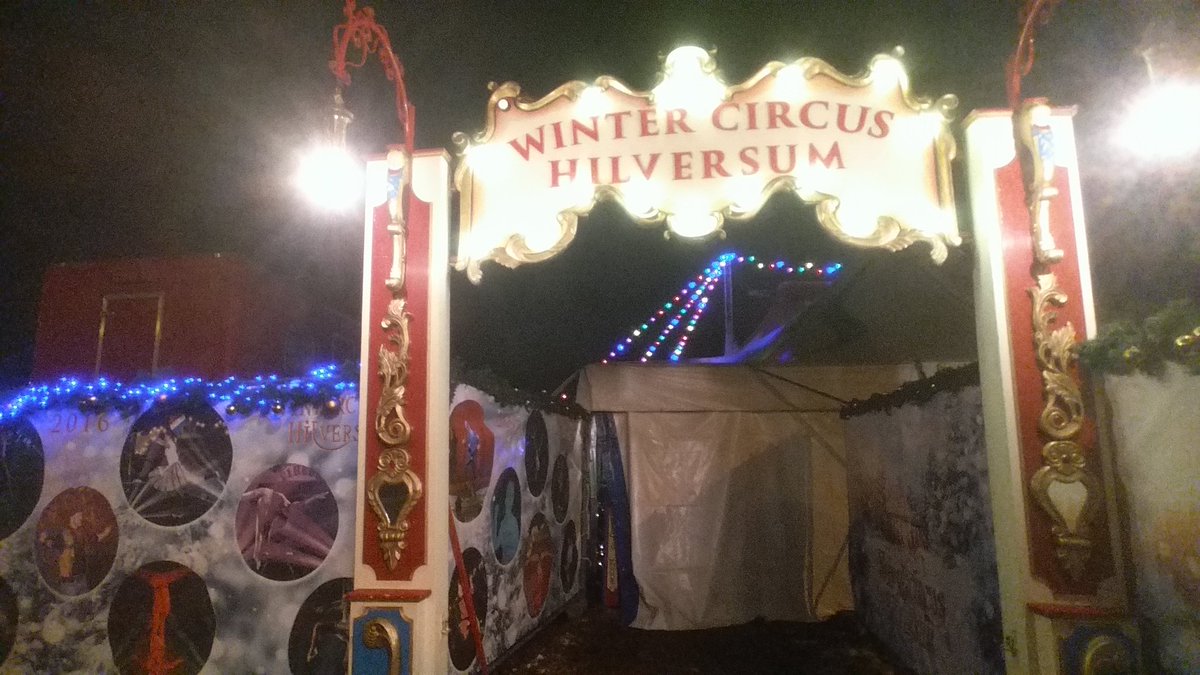 pascalvdvoort's tweet photo. Vanuit het #wintercircusHilversum wensen Aaron en ik iedereen op twitter een fijn #kerstfeest toe.
May all your days be like #circusdays .
@GemeenteHsum
@Circuswebnieuws @psv https://t.co/BfWVvQp6ER
