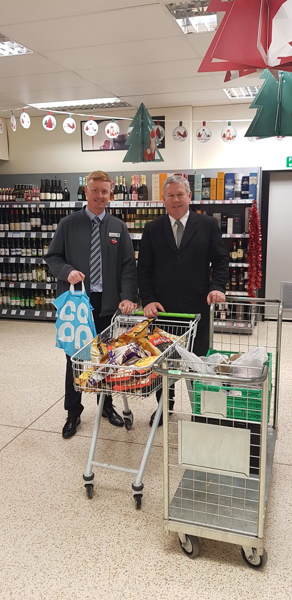 JohnOHa19606991's tweet photo. Thanks to @paula_dunn64 and Mike Johnson #Co-op food for their generous food gifts. https://t.co/SeOgKe2gD5