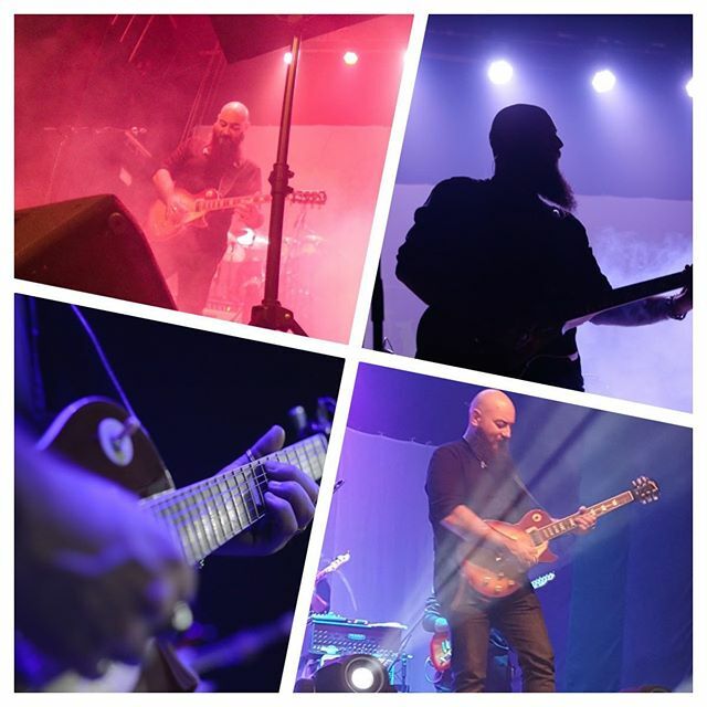 NicolaLampitie's tweet photo. Auguri a tutti di Nuon Natale !!! .
.
.
#natale #buonnatale🎄 #happychristmas #nicolalampitiello #nicolalampitielloguitarist #summani #rock #ginglebells #ginglebellrock #picoftheday #pictureoftheday #follow #likeforlikes #gallistrings #gibsonlespaul #… https://t.co/9kCOCiwR9z https://t.co/gHEEymCKdJ
