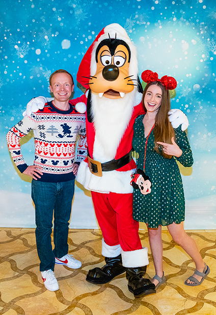 DisTouristBlog's tweet photo. Merry Christmas and happy holidays from our family to yours! https://t.co/ejmEcigdhv