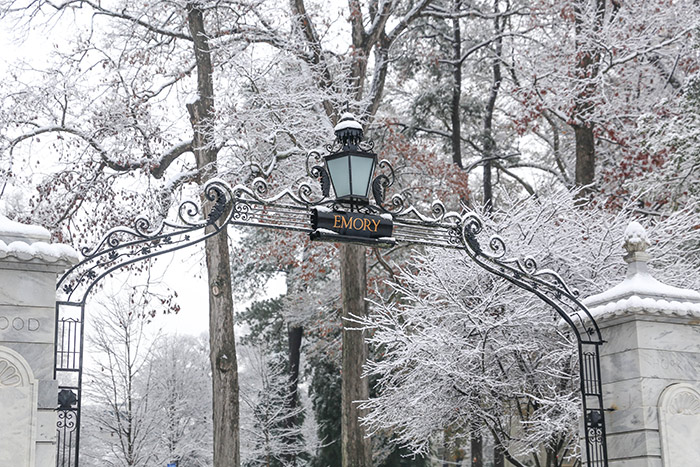 EmoryAlumni's tweet photo. Happy Holidays! #AlwaysEmory #EarlyThrowback https://t.co/RXOQ74Ig67