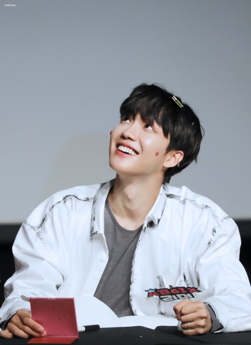 sweethwi_0129's tweet photo. 메리영민스마스🎄💕
우리 영민이 생일축하해❤️

#크리스마스의_선물_임영민
#MERRY_BDAY_YOUNGMIN
#AB6IX #임영민 https://t.co/IC7KDf6v9j