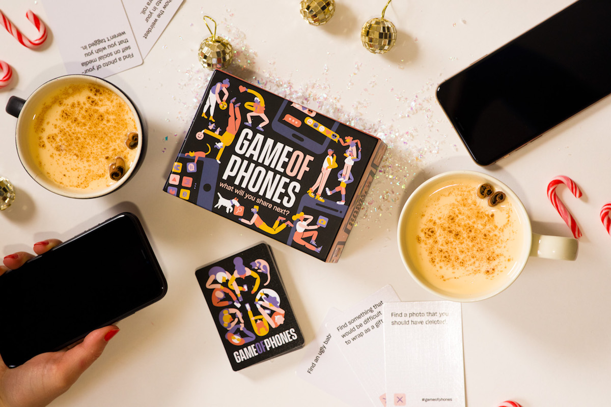 gameofphones's tweet photo. Like this if you could use a game night in with Chinese food or a well-decorated holiday drink. 🙋‍♂️#gameofphones https://t.co/QpHXCcDnGh