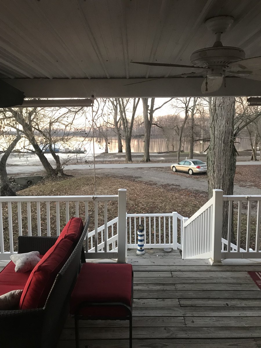 danthedriver62's tweet photo. Merry Christmas from French Island. I’m at home today. Don’t worry, I’ll be back on the road tomorrow to serve others. https://t.co/7RC1g6kTt2