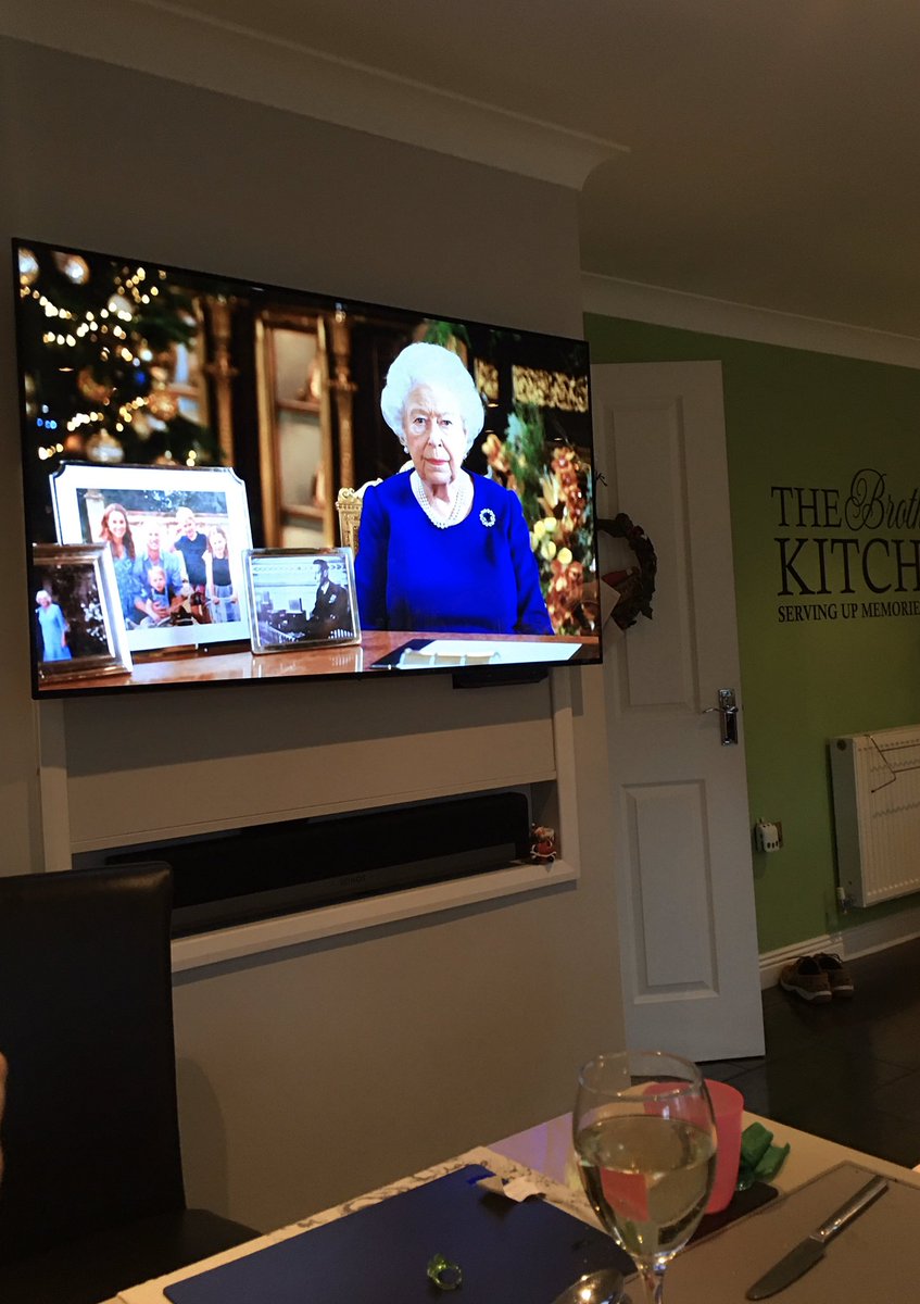 My favourite part of Christmas Day. God Bless the Queen! 🇬🇧🇬🇧🇬🇧#thequeensmessage #thequeensspeech