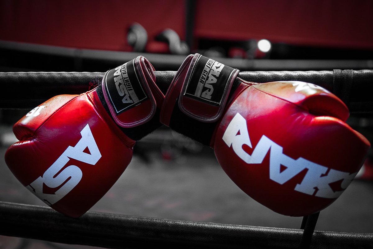 askarifightwear's tweet photo. Crazy in (g)love(s)🥊🥊#ChristmasBoxing #AskariGloves 📸@_princeteddy_ https://t.co/pc20LSZr3a