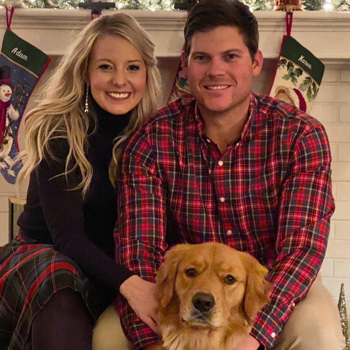 Adam Schenk on Twitter: "Merry Christmas from The Schenks! We hope everyone has a great day celebrating with family and friends! 🎅🏽🐕☃️ https://t.co/AItieGVKX3" / Twitter