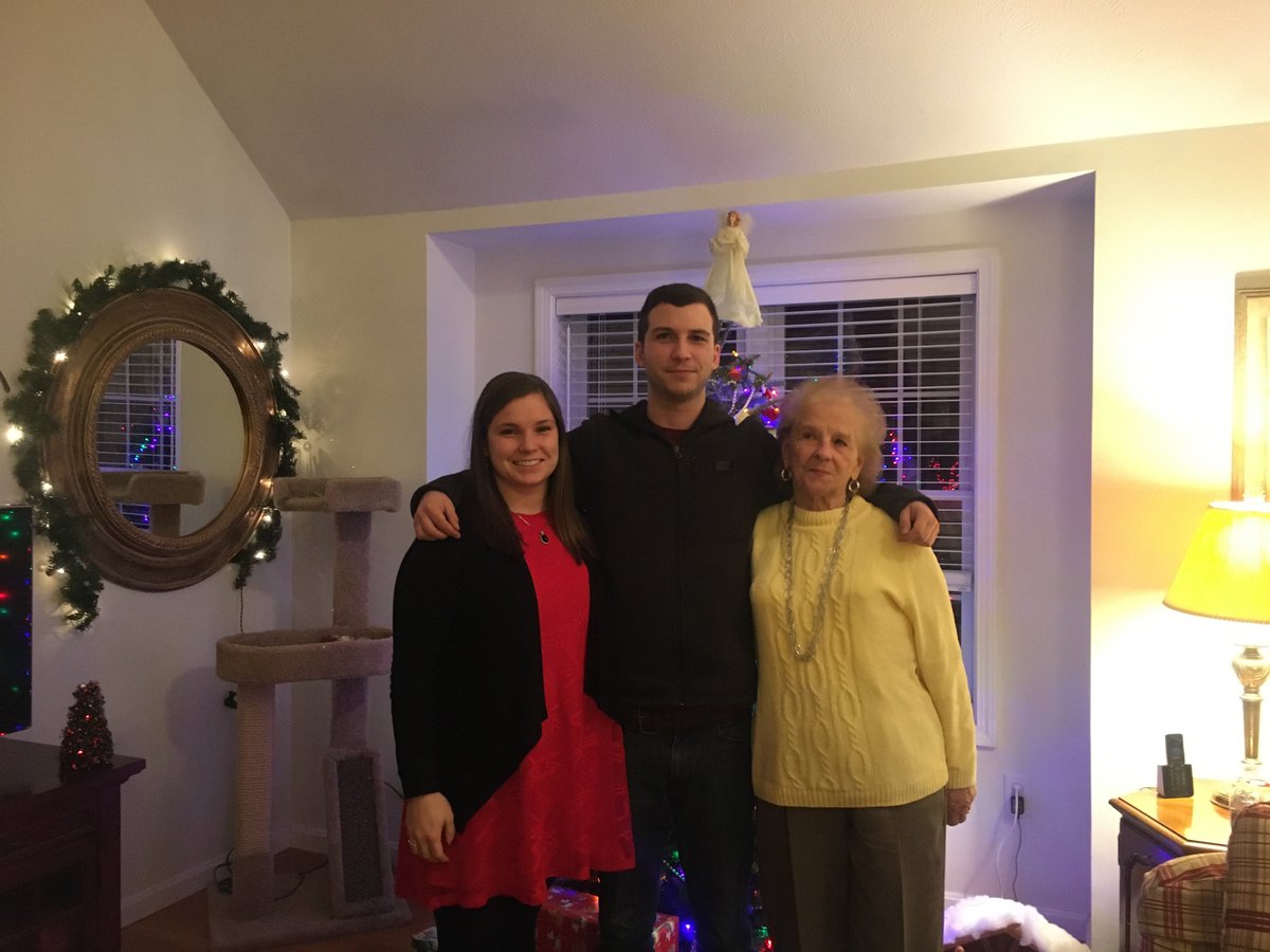 ChillWithMeASMR's tweet photo. A very merry Christmas to everybody who celebrates it! Blessed to be spending it with family this year. https://t.co/xGdRCR3yCu