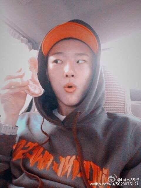 wave_of_us's tweet photo. Text me Merry Christmas 
Make my holiday complete🎄
Though you're far from me
Say you'll B-R-B ❤
That's a text I'll never delete
Choose just the right emoji 🥰
One that makes me L-O-L

#조승연 #CHOSEUNGYOUN 
#메리크리스마스 
#TextMeMerryChristmas 
#StraightNoChaser https://t.co/gxcz1OG3f8