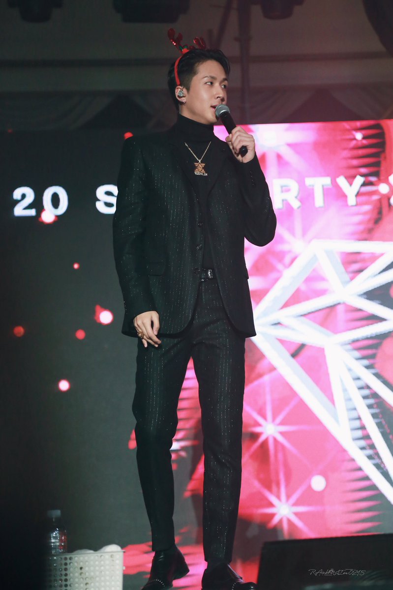 rainbowview0215's tweet photo. 191225 그루블린 크리스마스 파티 프리뷰

#GROOVL1N #VIXX #라비 #빅스 #RAVI #김원식  
@RAVI_GTCK https://t.co/6jcqTfEL9J