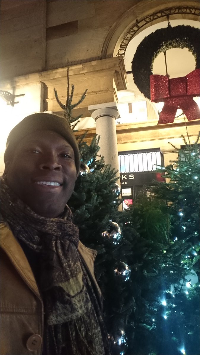 Rogerwright1's tweet image. Merry Christmas!! 🎄 have a wonderful time filled with peace love ♥ and Light 🌟🎶 🥂 xx