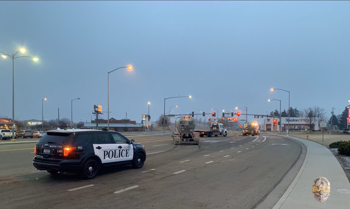 NampaPolice1's tweet photo. ** Traffic Alert **
All eastbound lanes of Karcher Road between Caldwell Boulevard and Cassia, next to Red Robin, are closed due to an injury crash involving a milk truck. Traffic is light due to the Holiday. https://t.co/o1yb0s1csO