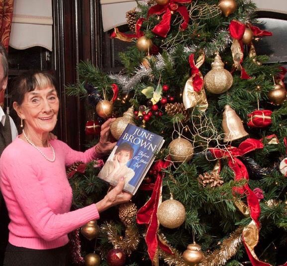 JuneBrownTV's tweet photo. Wishing June, her family and all of our Twitter followers a very Happy Christmas! :D🎄 https://t.co/4woID0SkbB