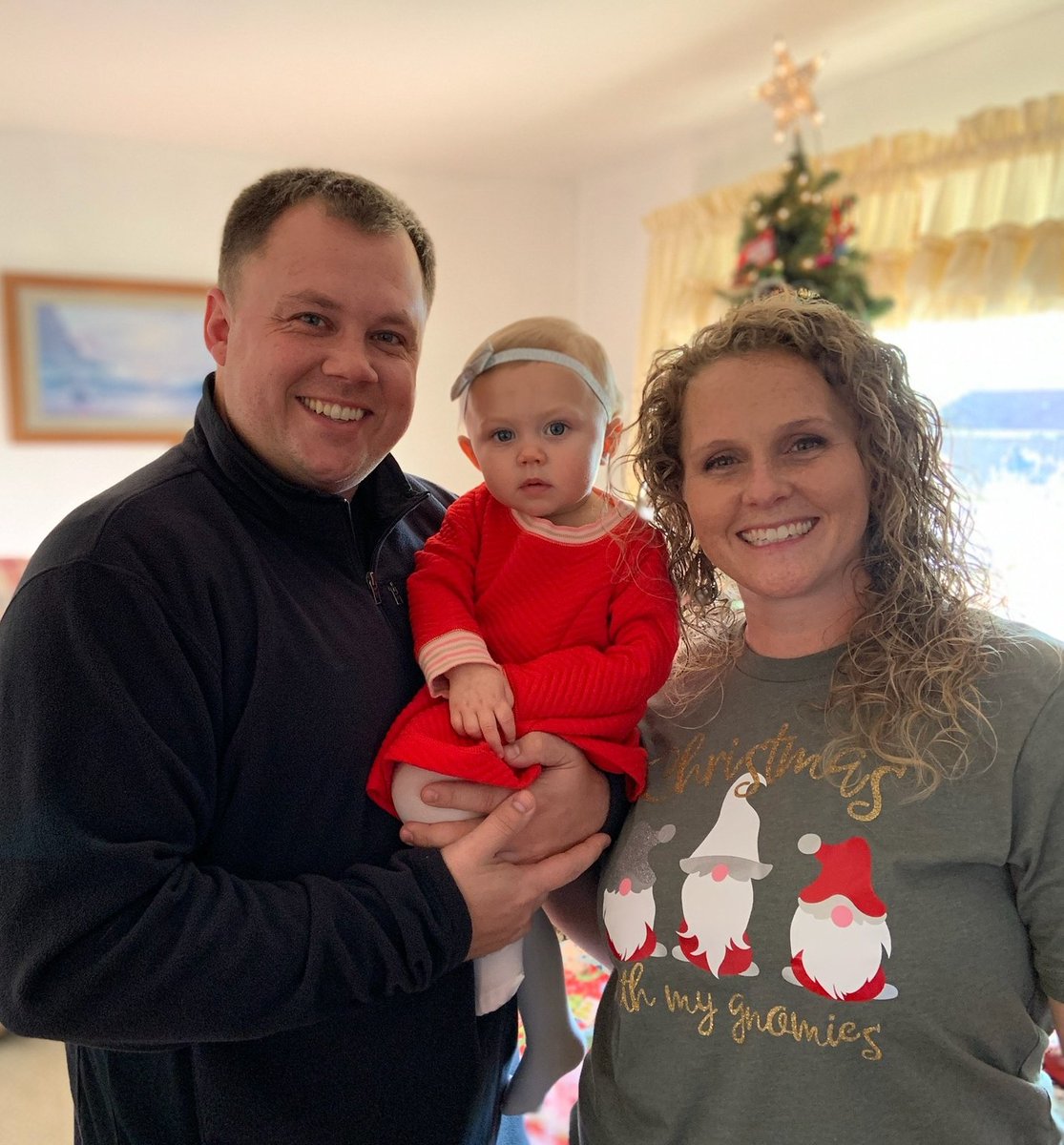 CoachBZink's tweet photo. From our family to yours, we hope you and your loved ones have a very MERRY CHRISTMAS!! 🎅🎄🎁 #TheZinks #HoHoHo https://t.co/1O1OaQbp5a