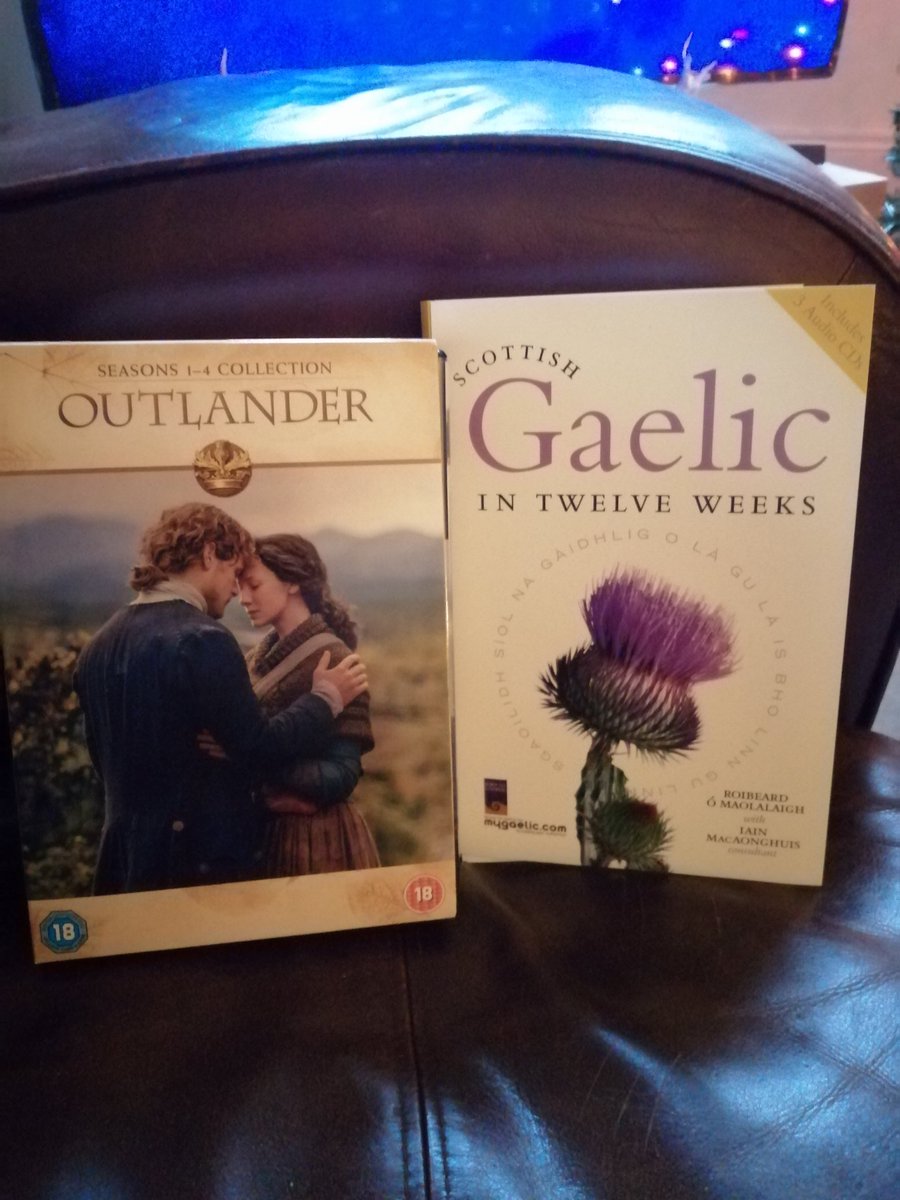 scotts_land1's tweet photo. Well that's my #christmas and #NewYear sorted Loving these gifts. @outlander @outlanderpod #outlanders #Outlander @ScotsGaelicDuo #learngaelic 12 weeks so let's do this. #twelveweeks @grahammctavish @SamHeughan @TobiasMenzies @caitrionambalfe @Writer_DG https://t.co/LbR8MJzfJy