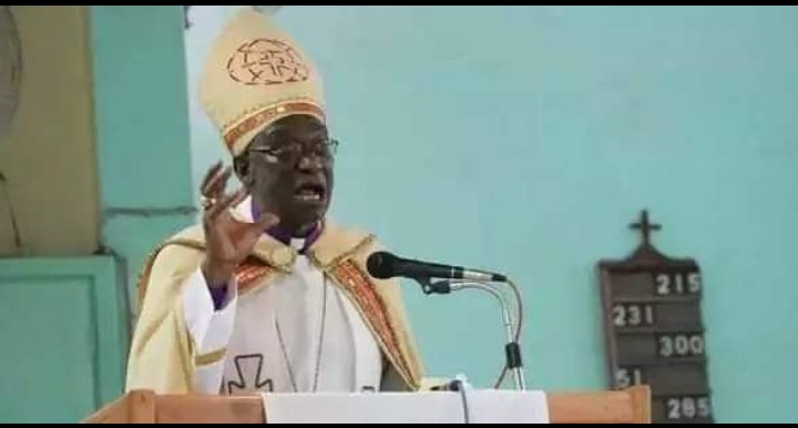 WateteziTV's tweet image. ASKOFU SHOO AKEMEA  UONEVU WA BINADAMU

Askofu Mkuu wa Kanisa la KKKT Tanzania, Dkt. Frederick Shoo leo amekemea tabia za utekaji, utesaji, unyongaji haki, dhuluma na kiburi cha viongozi zinazolalamikiwa nchini