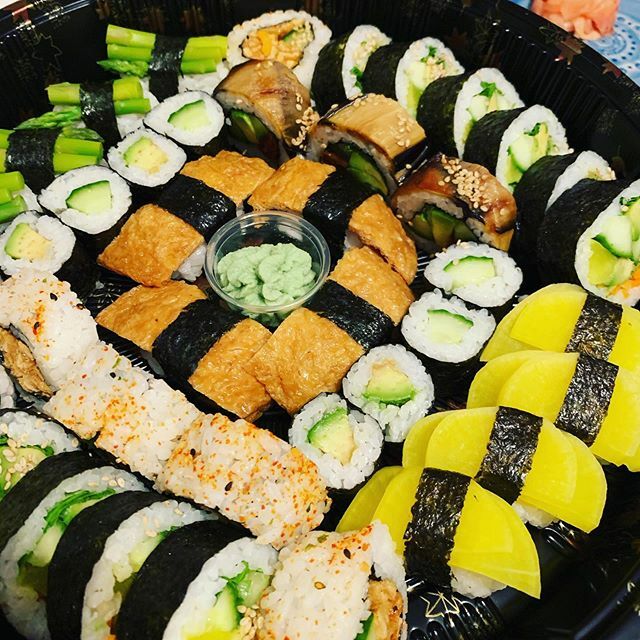 thinklovevegan's tweet photo. My Christmas dinner 😍😂🎄💁‍♀️ best vegan sushi from Sakura in South Woodford 💋 https://t.co/XqzI7C6Ehu