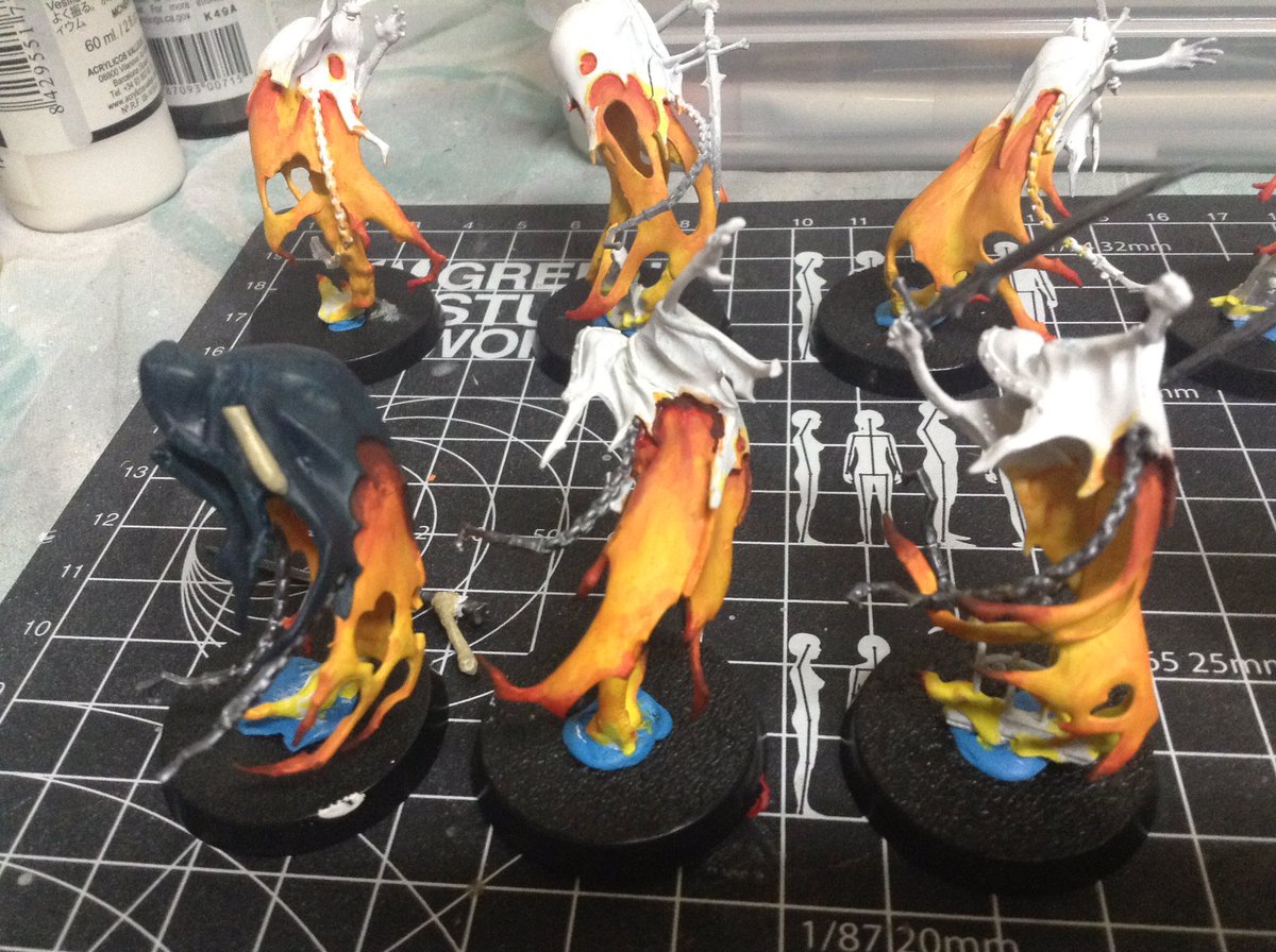 zane5546's tweet photo. #Hobbystreak Day 5. Underlined some Charred Brown &amp; Carnage Red under the cloaks of the #Flamegeists and frosted the flame tips. Based the blades and chains w Reaper Shadowed Steel.  #miniatures #miniaturepainting #warhammer #nighthaunt #Piquet https://t.co/5XV4VqYvRW