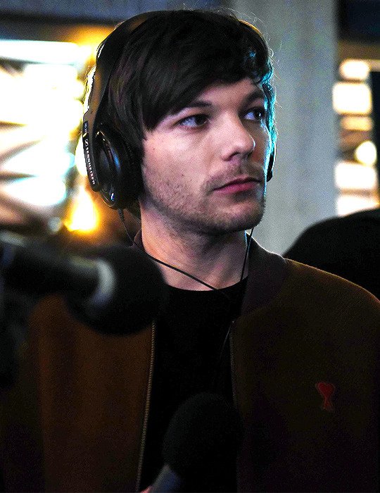 loufencelesss's tweet photo. Trabajando en Navidad yasss que hermosa mi vida 😁

Altas ganas de darme un tiro, pero aprovechando para hacer Stream....algo bueno de tanta desgracia tenía que salir 
#Navidad del orto 
#StreamDLBYH 
#Odiolanavidad https://t.co/hQPMTUhxoZ