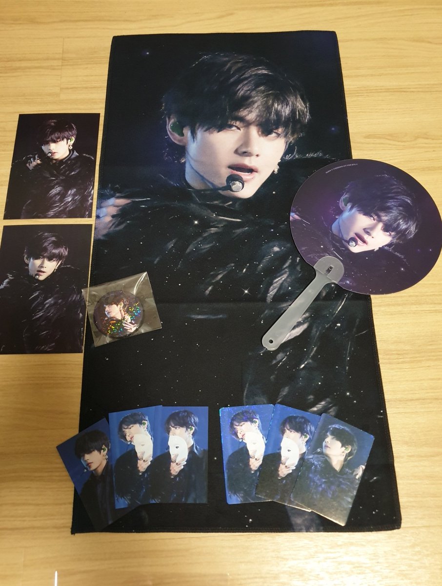 vtaev12301's tweet photo. 🥳태형이 25번째 생일이벵 🎉
3️⃣차 마지막이벵
🔽rt + 해시답멘 축하글도..🙏

#태형이가_태어난_12월의풍경

5분께 랜덤?..드려요

1.스픽콘 필라×BTS담요
2.크레센도님 태형담요
3.누나비님 블랙스완슬로건
4. G*켓  태형피규어 2개
(모두 확인만한 새재품)
💜국내아미한정💜

#BTSV @BTS_twt https://t.co/PyWejcB8zz