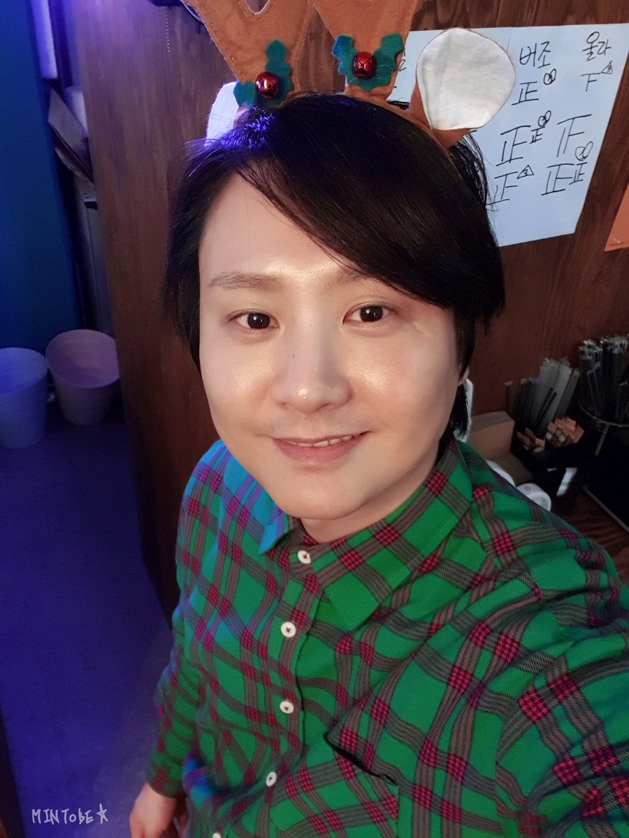 191225 CUB 크리스마스 파티
온통 하얗게 물든 이 밤을
우린 영원토록 기억해
아름다운 크리스마스 기억해

🎄❄☃️크리스마스의 밤🎄❄☃️

#BUZZ #버즈 #손성희