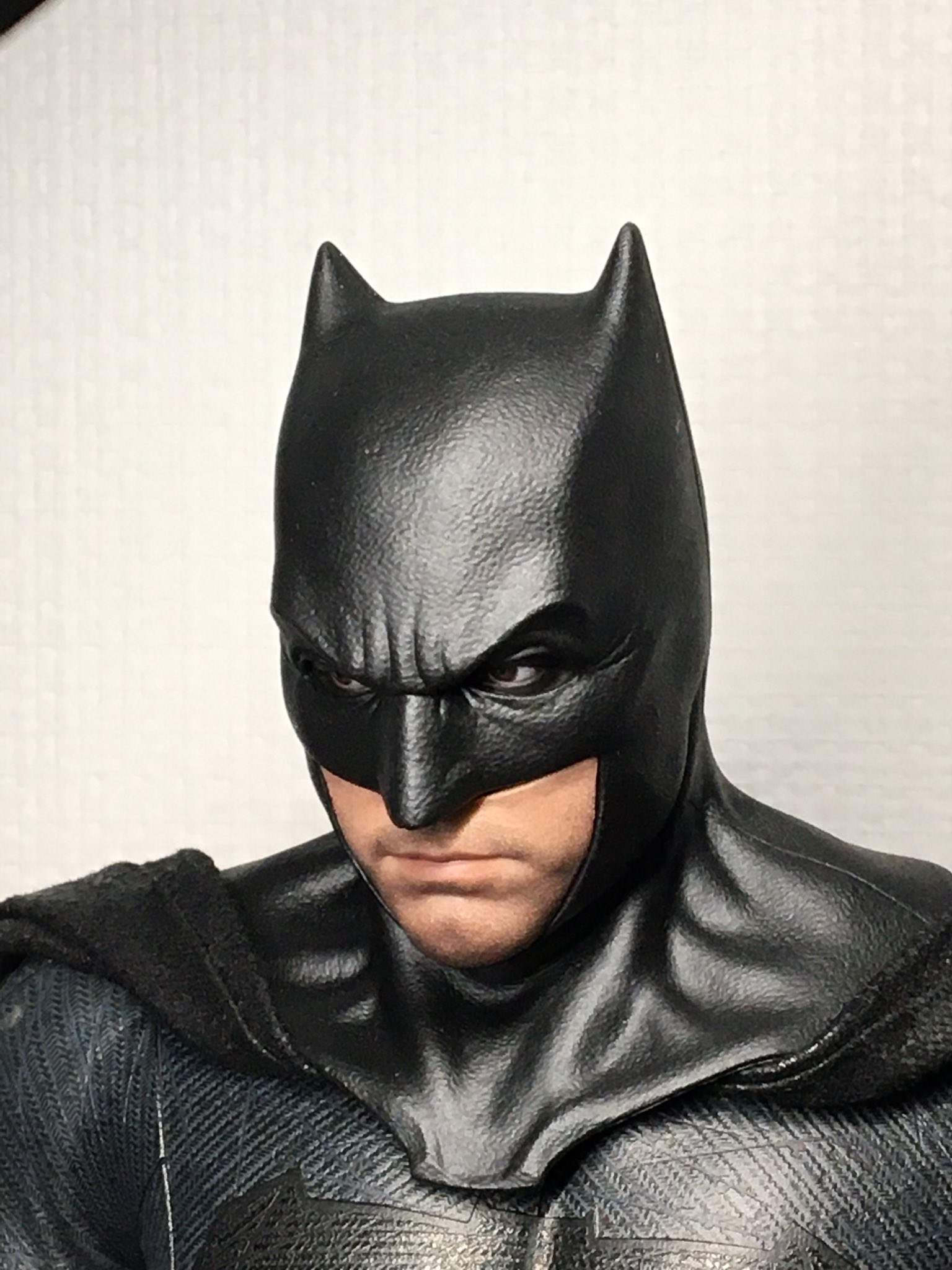 ドレーク フィギュアコレクター Auf Twitter 今日のバットマンレビューを最後に 1月4日まで資格取得に励みます ホットトイズのjl版バットマンは非常に顔がカッコ良く ベンアフヘッドも付いて素晴らしい出来です しかし私の中であと一歩と思ったのがバットケープ
