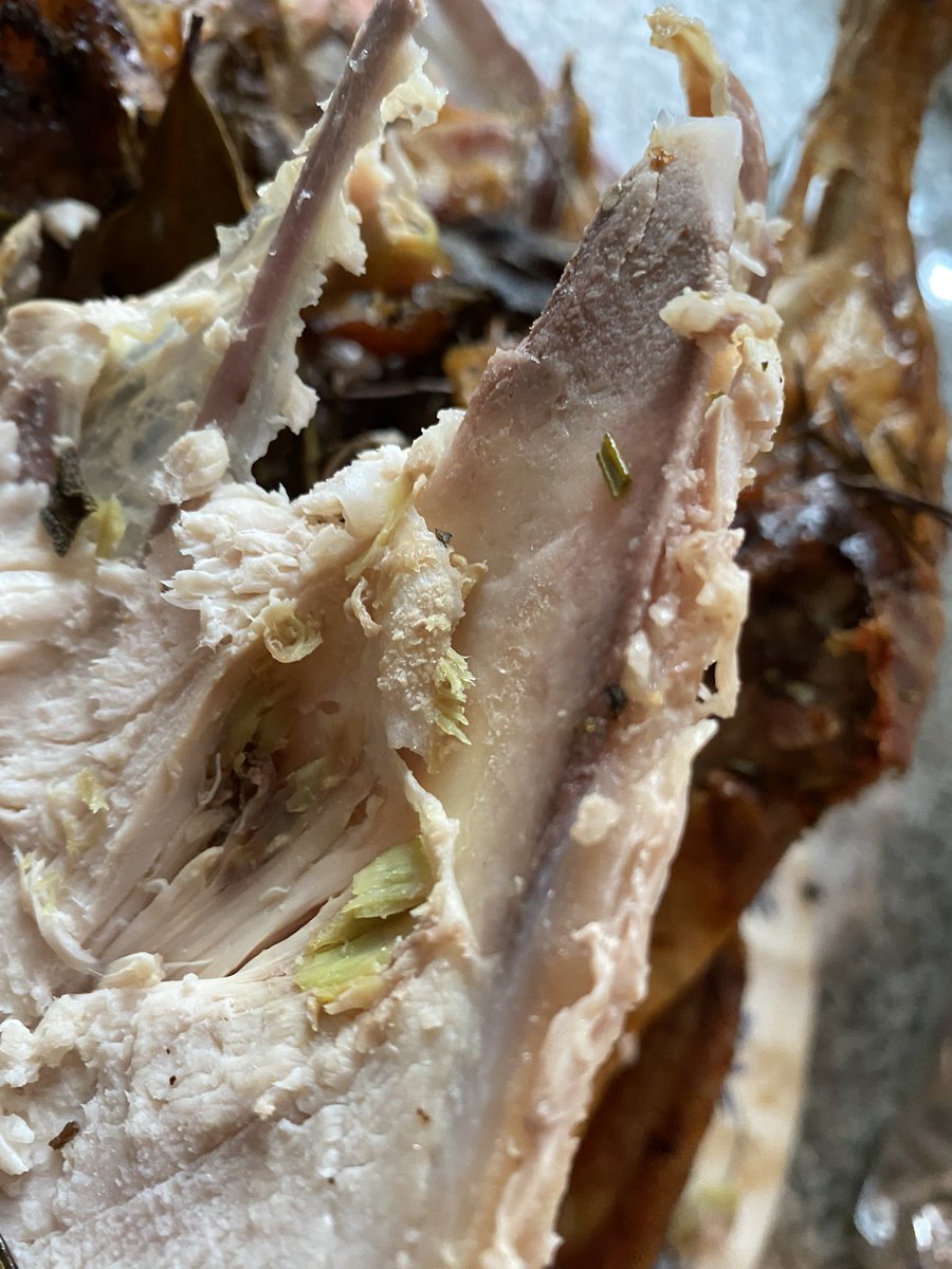 elliottptbath's tweet photo. @AsdaServiceTeam bought are turkey from ASDA Longwell green free range Norfolk bronze and it has ruined are whole meal! Green turkey meat! So much for Christmas Day lunch which we have been looking forward to + highlight of the year, date on packaging 26th dec https://t.co/VU7qrhTtVW