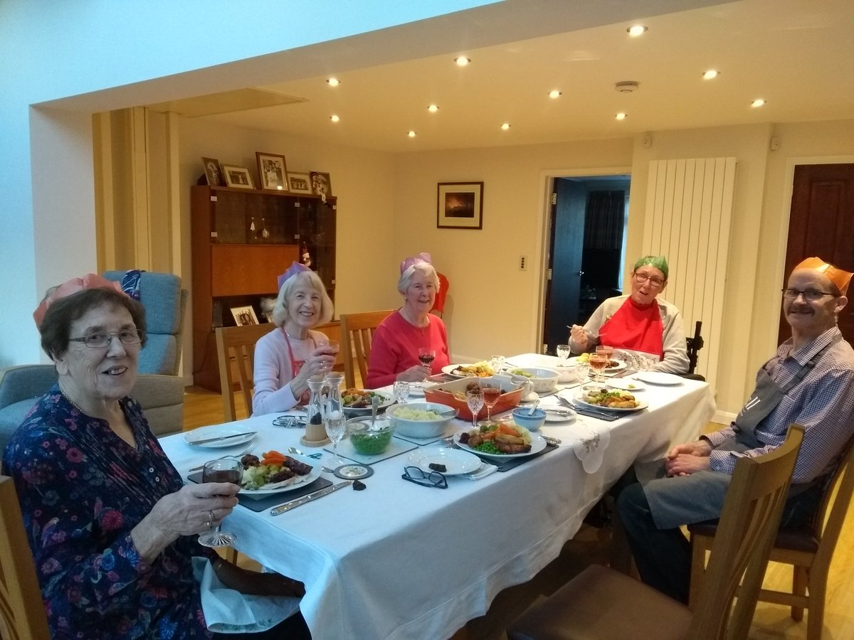 TheCountessa's tweet photo. Very tasty Christmas dinner cooked by my brother @CliveDBeasley all by himself. Too much in pain to help. #SorryNotSorry #GettingMyOwnBack for that year when he abandoned me for a fire call out. https://t.co/PbDZtuGdkS