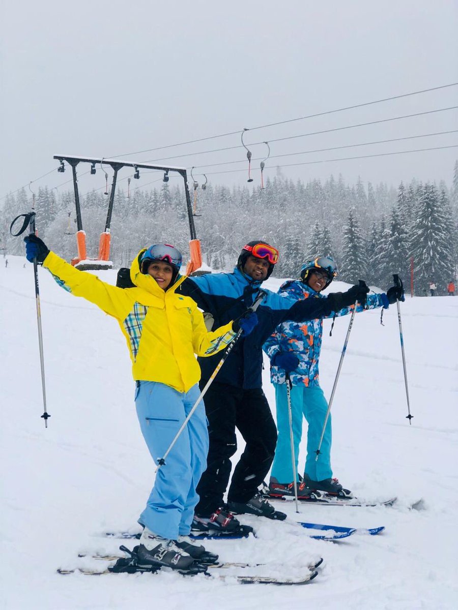 Inzpire22's tweet photo. Taking on the slopes in #hinterthal with me gals #austria https://t.co/65jsTILxpg