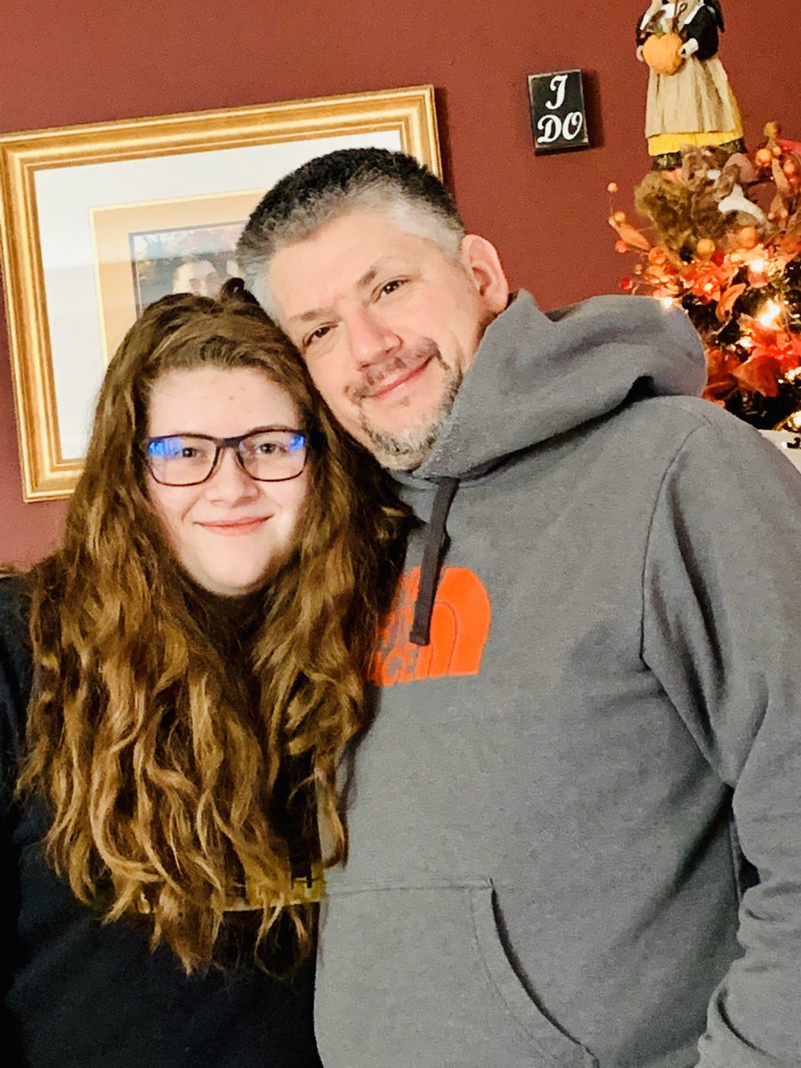 RightShot328's tweet photo. Thanksgiving tree served its purpose this year, full of gift cards and nice backdrop π the girl LOVEs her stylus for her iPad. #constantlydrawing #lovesofmylife #happyhohoho ππ
πΌβ€οΈ https://t.co/XLSranRuz5