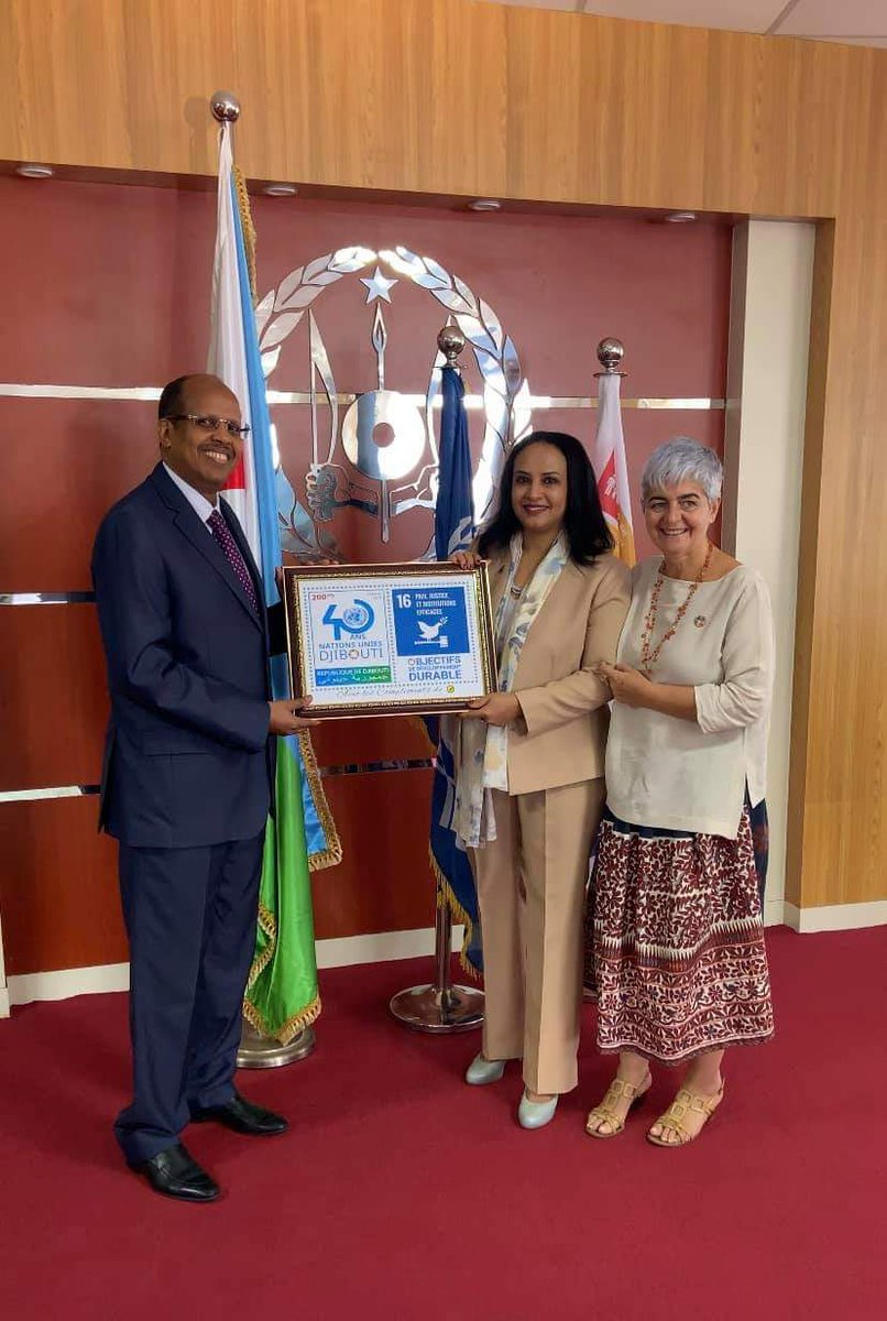 LaPoste_Dj's tweet photo. 2019 a marqué la 40e année de présence de @UN 🇺🇳 à #Djibouti🇩🇯 Pour célébrer cet anniversaire, le @LaPoste_Dj a émis une collection de timbres postaux dédiés aux Objectifs de Développement Durable La cérémonie était dirigée par S.E @ymahmoudali le ministre des Affaires étrangères https://t.co/m8xEzgoYQy