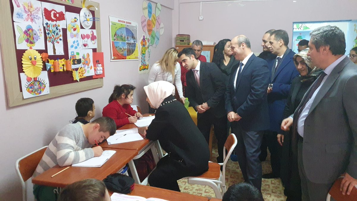 MemBattalgazi's tweet photo. AK Parti MYK üyesi Malatya Milletvekili Öznur ÇALIK, İl Milli Eğitim Müdürümüz Ali TATLI ve İlçe Milli Eğitim Müdürümüz Recep BULUT Akşemseddin İşitme Engelliler Okulunu ziyaret ederek Özel Eğitim Öğrencileri ile birebir sohbet ettiler.
@recepbulutmtfb 
@tatliali12 
@oznurcalik https://t.co/qsLJlI5teq