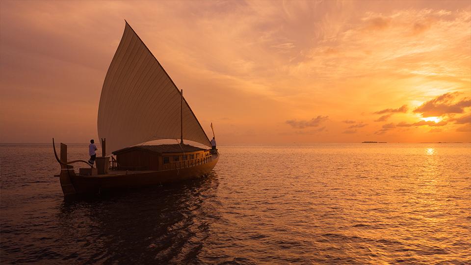 DukaKofi's tweet photo. The graceful Maldivian Dhoni has undergone centuries of perfection. With an elegantly crafted prow, a white triangular sail and powered by a Perkins Sabre 360 HP engine https://t.co/Np1tpzyRfu