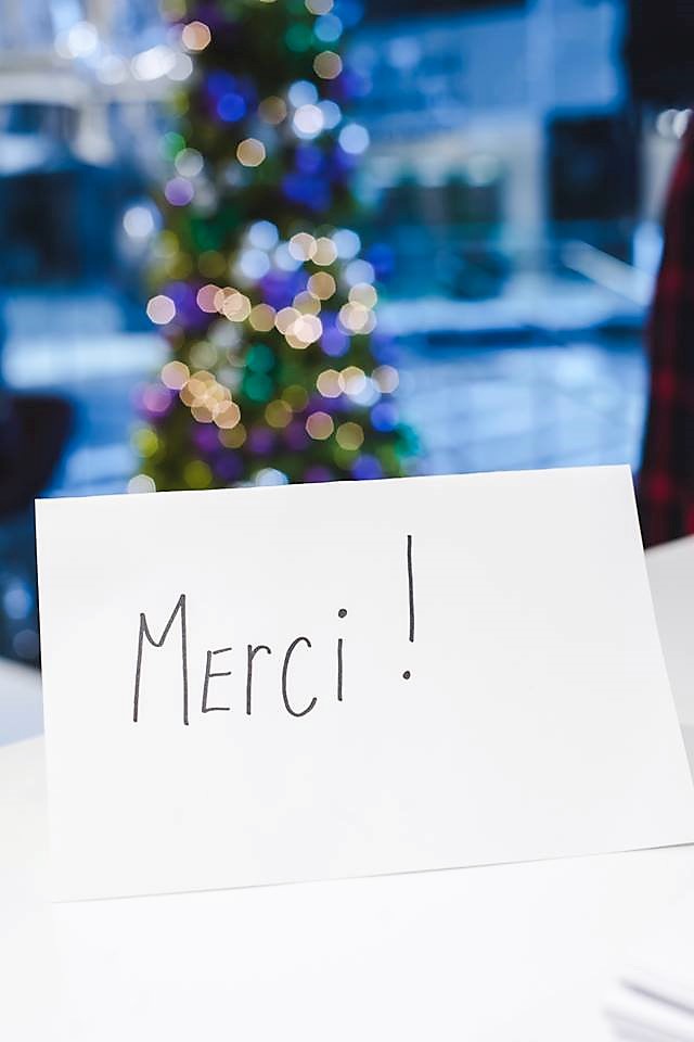 LHybride's tweet photo. En cette saison des fête, toute notre équipe vous présente ses meilleurs vœux de bonheur, santé et prospérité! Que vous soyez toujours entouré(e) de personnes qui vous apprécient à votre juste valeur! https://t.co/pl4zUPBMGU