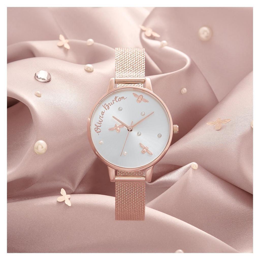 DFCMall's tweet photo. Introducing Pearly Queen 👑✨
This collection is inspired by the worker bees - who work tirelessly together
as a team to make magic happen. Featuring dainty bees and
Swarovski pearls, these new styles will have you buzzing 🐝
#MyOliviaBurton #PearlyQueen at #HourChoice #DFCM https://t.co/oF3cmWsTYr