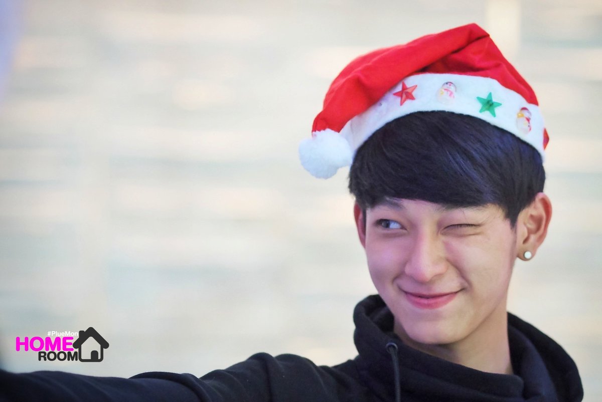 HomeroomPM's tweet photo. ยิ้มส่งความสุขให้กับวันคริสมาสต์ @Chimonac 🎄🎉🎁

#ชิม่อนไงจะใครหล่ะ #ชิชาม่อน 
#โฮมรูมปลื้มชิม่อน #ปุริม่อน 
#MerryChristmas https://t.co/AYP4IM3Nt7