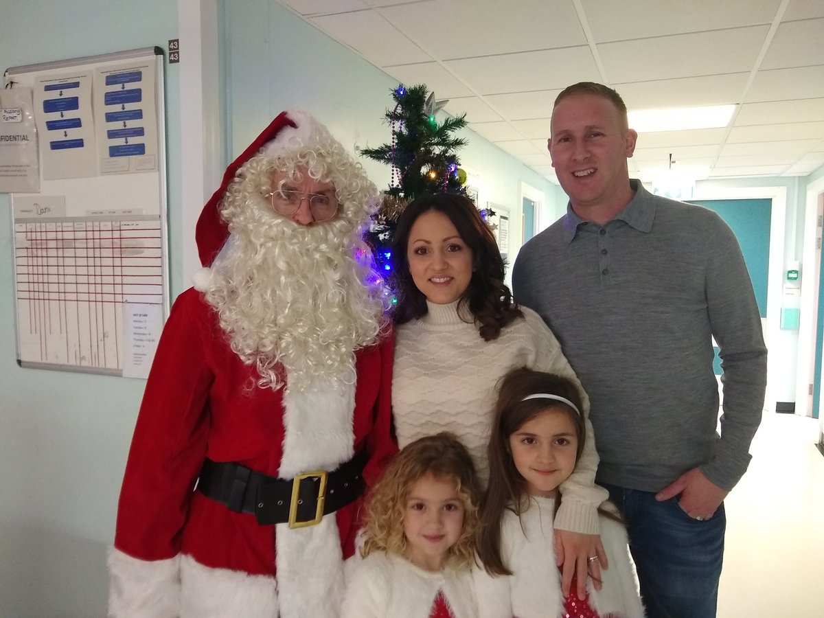 Merry Christmas from WSH Stroke Unit 🎄🎁✨ absolutely love coming in with the husband and my little mini me girls giving presents to patients and staff on the ward ❤️ Thanks to our lovely volunteer Mick/Santa for being so wonderful and to all the staff working over Christmas🎄