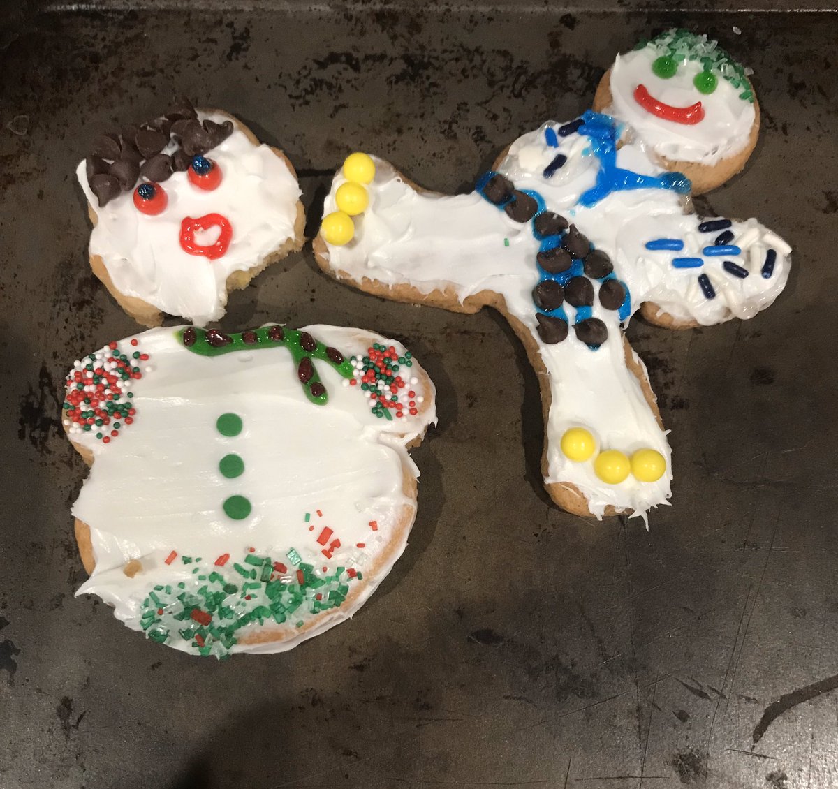 Coach_Tyler51's tweet photo. The votes are in! The Tyler family cookie decorating contest winner is...me! When life breaks your cookie, kick it in the face and win anyway!!! #ninjabread https://t.co/imzX0rPvj0