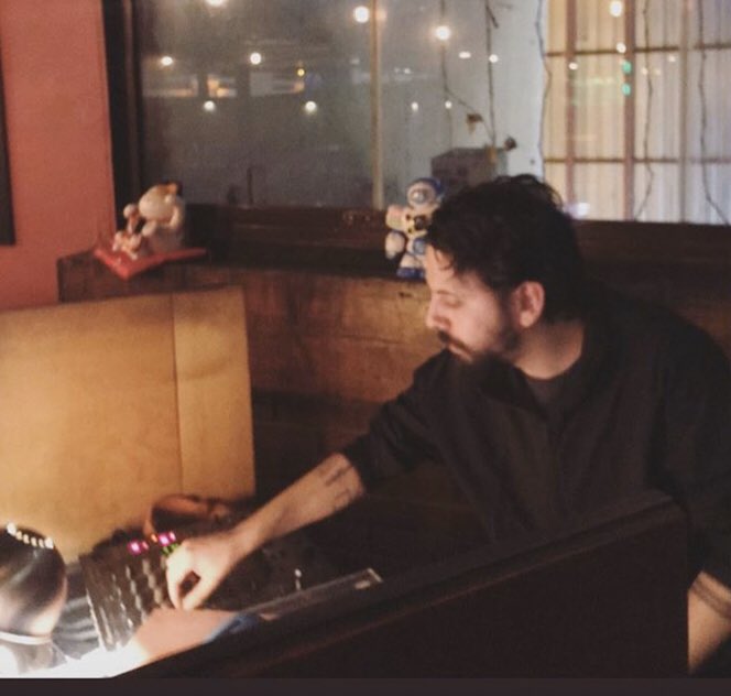 Akşam @PeyoteNevizade teras kabinde onlaynım. Yolu düşenle selamlaşalım.