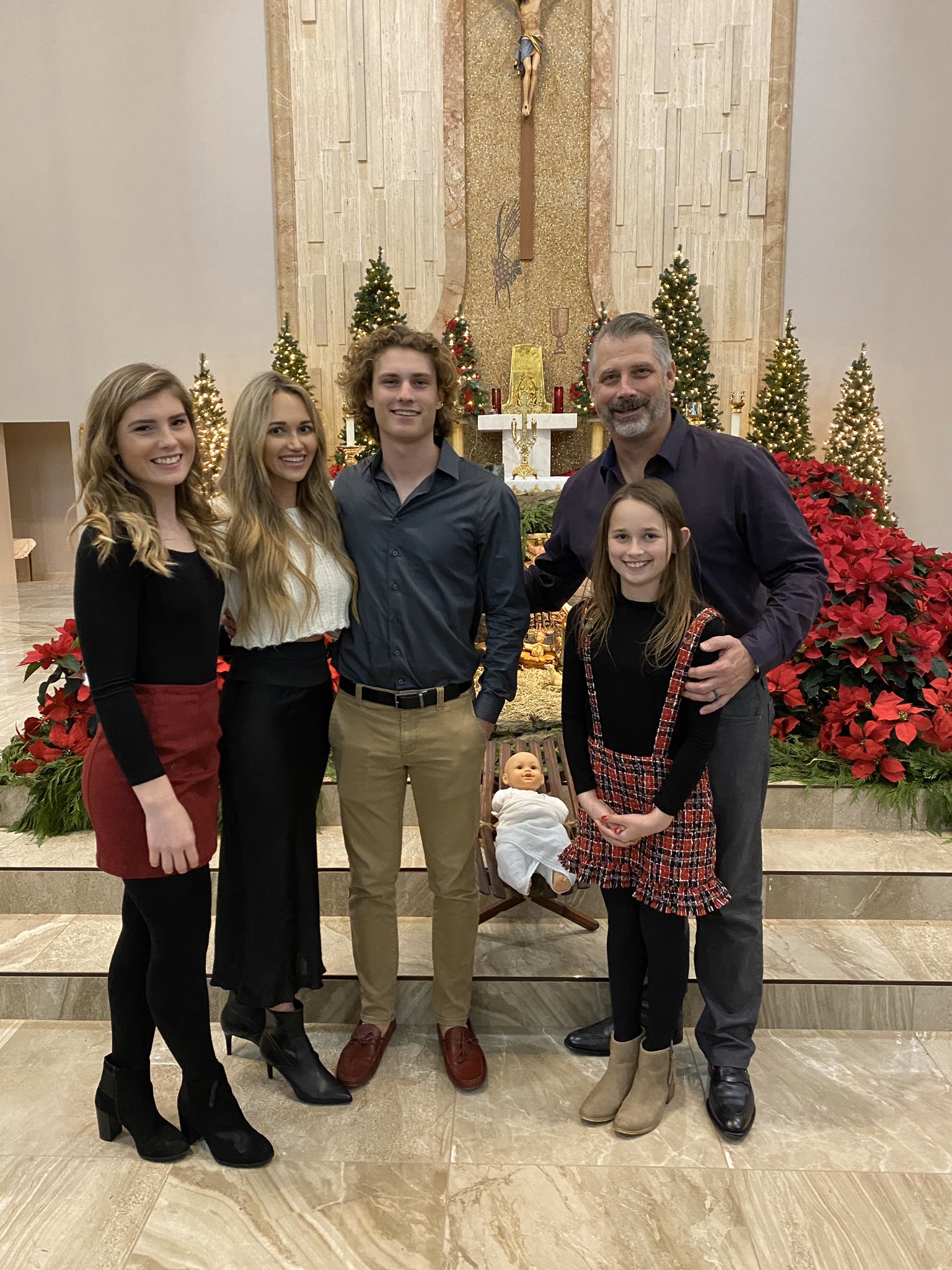 Derek Shelton on Twitter: "Merry Christmas from the Shelton's #LetsGoBucs  #teamshelton https://t.co/vxlYzynEpp" / Twitter