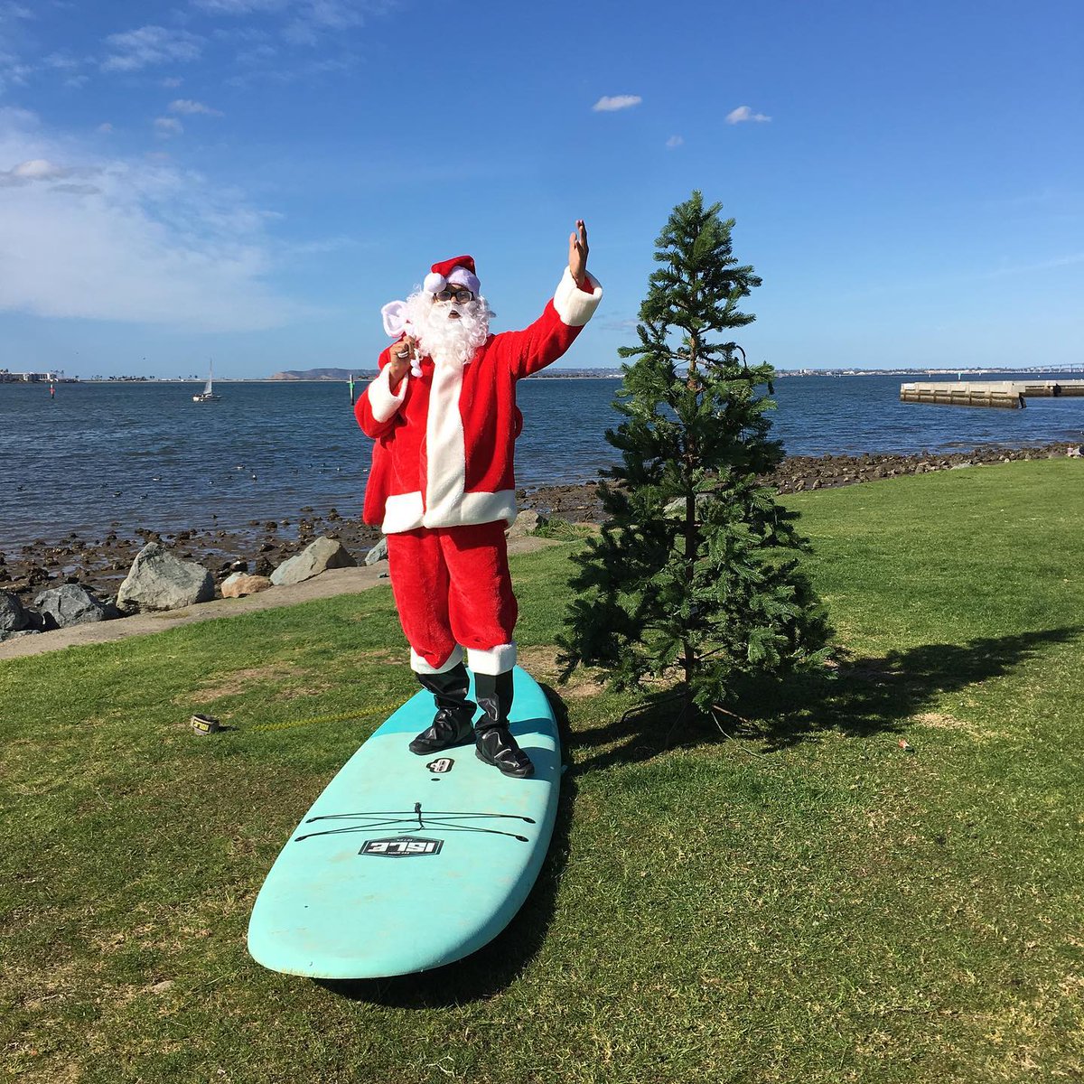 isleboards's tweet photo. Merry Christmas to all! We hope everyone has a happy and healthy holiday with family and friends ☀️
https://t.co/igiBs70YqK https://t.co/D32p877eXz
