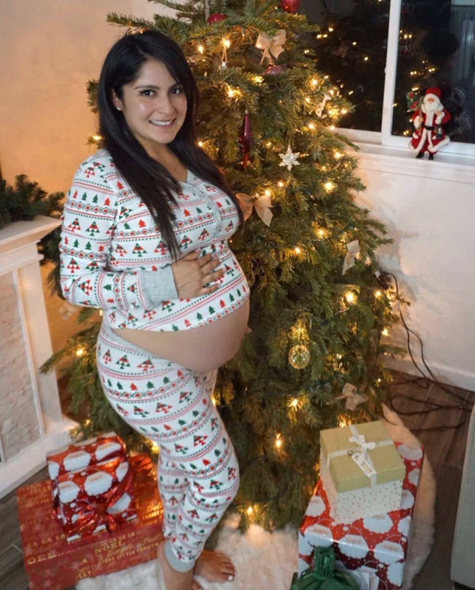 _SexyPregnant's tweet photo. Wishing all of you a very merry Christmas!🎄 https://t.co/hBraLRxOki