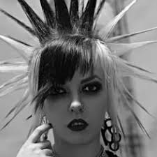 панки 2020. прическа в стиле рок женская. панк рокерская прическа. девушка с ирокезом. хаер прическа у панков.