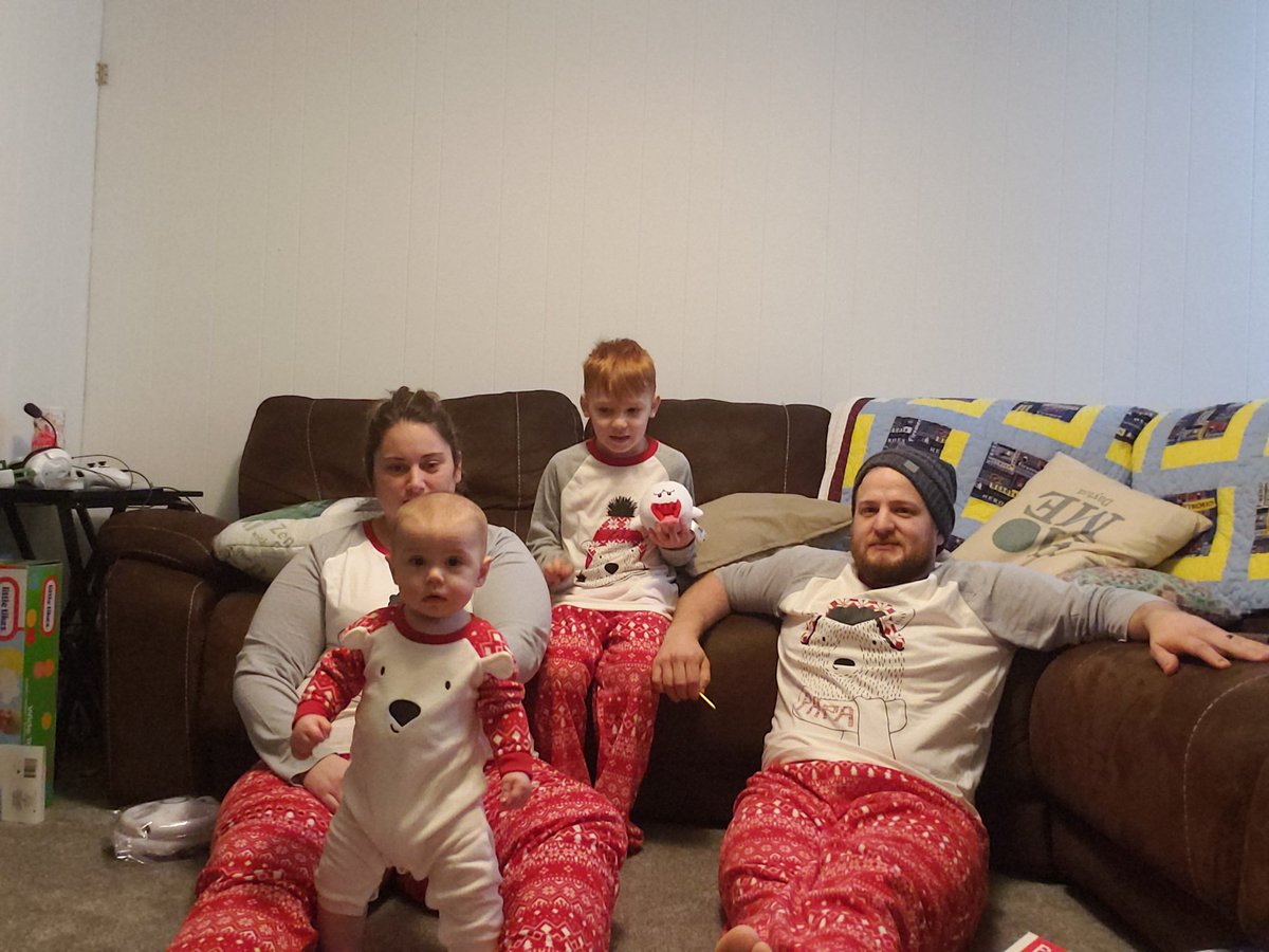 RBerry214's tweet photo. Merry Christmas everyone https://t.co/9ESlsDi6yY